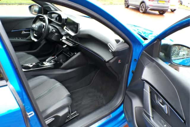 Peugeot 208 (2021) thumbnail 11