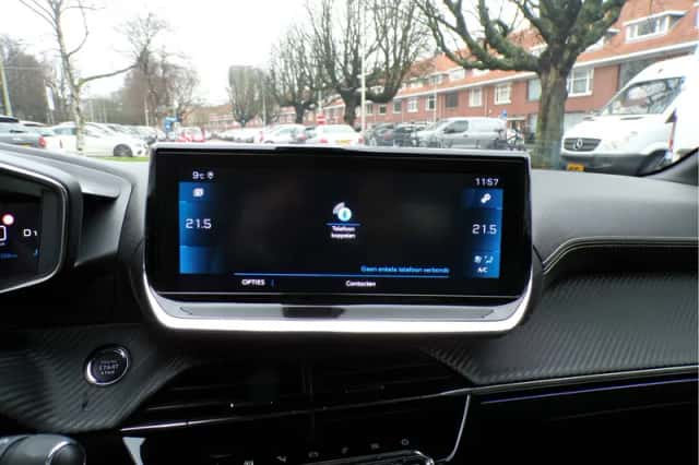 Peugeot 208 (2021) thumbnail 18