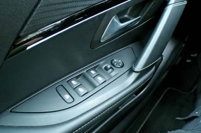 Peugeot 208 (2021) thumbnail 21