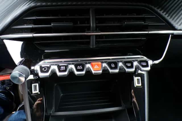 Peugeot 208 (2022) thumbnail 23