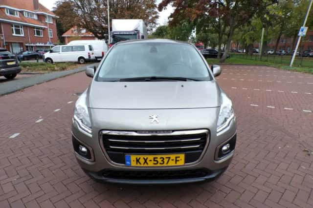 Peugeot 3008 (2016) thumbnail 3