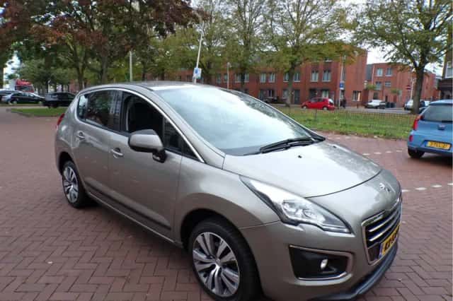 Peugeot 3008 (2016) thumbnail 4