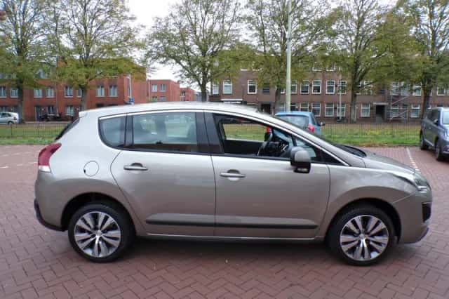 Peugeot 3008 (2016) thumbnail 5