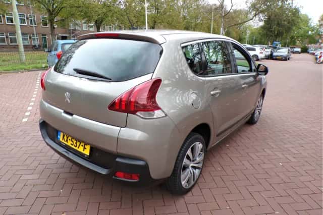Peugeot 3008 (2016) thumbnail 6