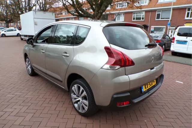 Peugeot 3008 (2016) thumbnail 8