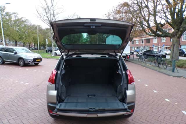 Peugeot 3008 (2016) thumbnail 10
