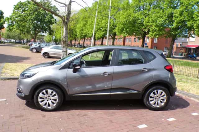 Renault Captur (2017) thumbnail 2