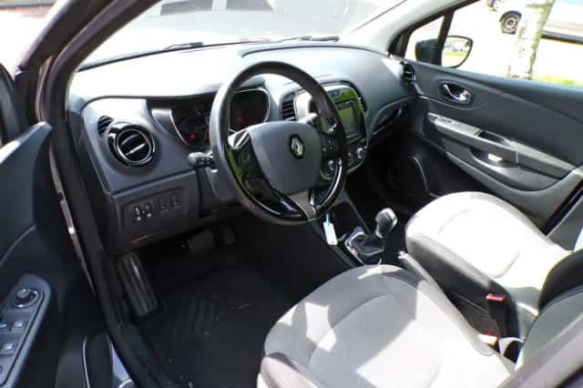 Renault Captur (2017) thumbnail 3