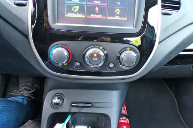 Renault Captur (2017) thumbnail 21