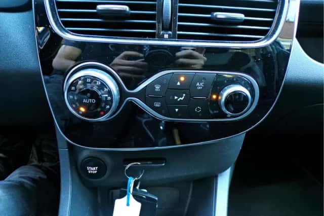 Renault Clio (2017) thumbnail 19