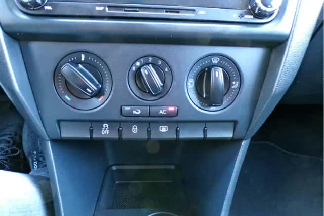SEAT Toledo (2013) thumbnail 18