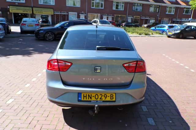 SEAT Toledo (2013) thumbnail 9