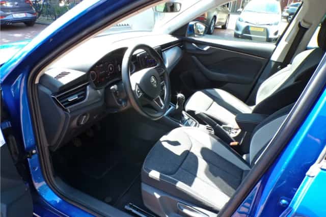 Škoda Kamiq (2019) thumbnail 3