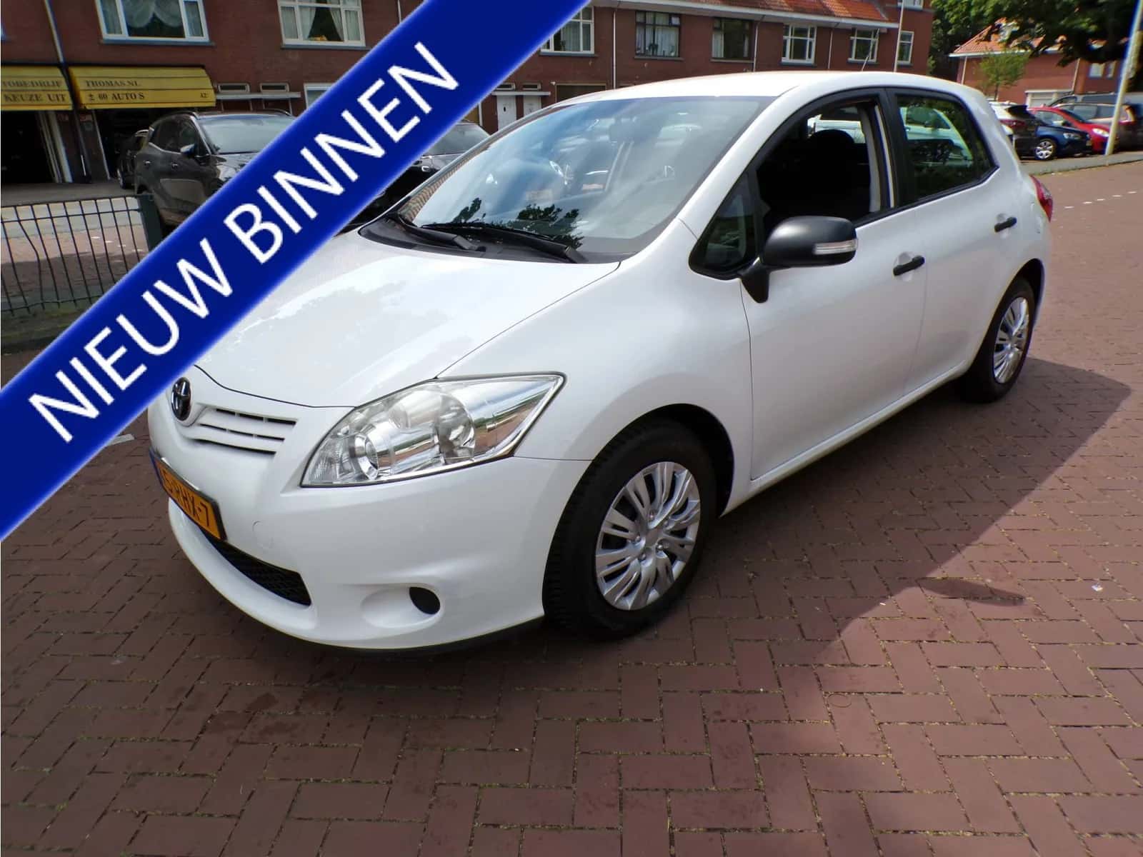 Toyota Auris (2011) — foto 1