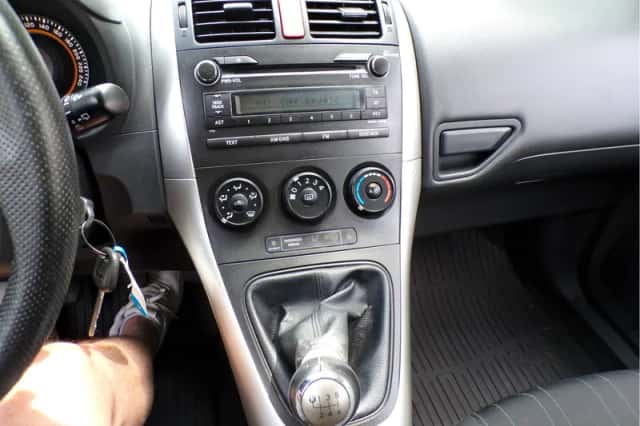 Toyota Auris (2011) thumbnail 14