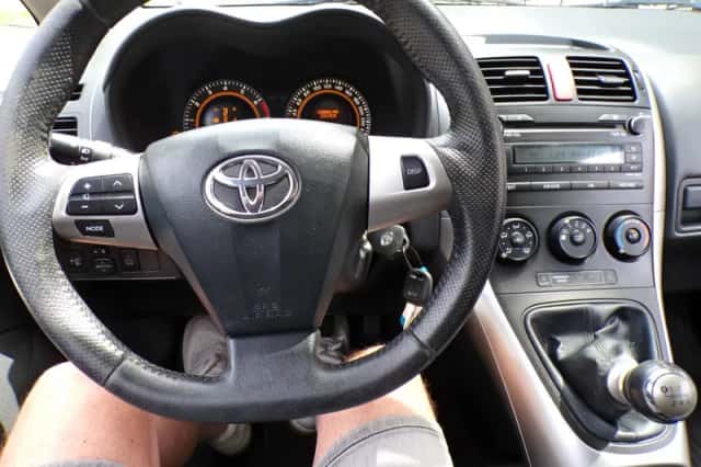 Toyota Auris (2011) thumbnail 16
