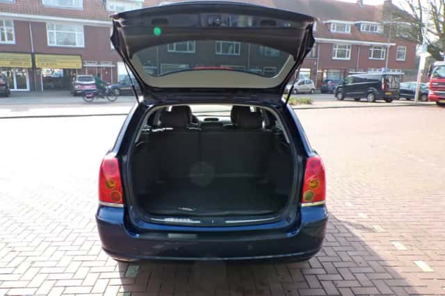 Toyota Avensis (2004) thumbnail 12