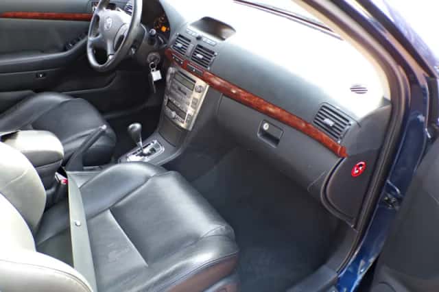 Toyota Avensis (2004) thumbnail 14