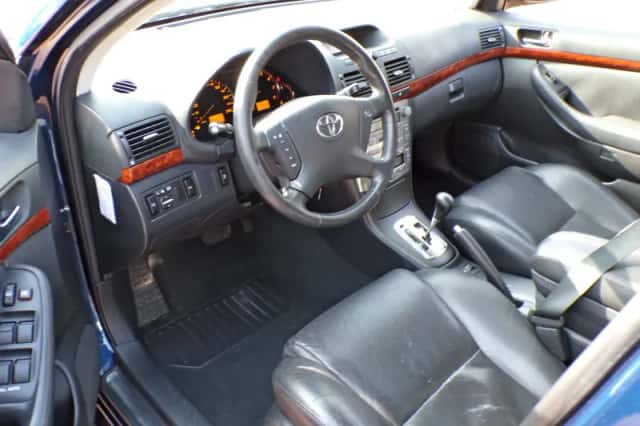 Toyota Avensis (2004) thumbnail 3