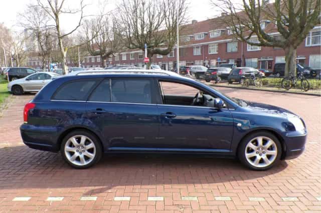 Toyota Avensis (2004) thumbnail 7