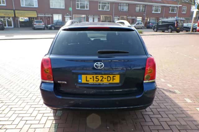 Toyota Avensis (2004) thumbnail 9