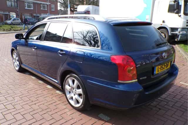 Toyota Avensis (2004) thumbnail 10