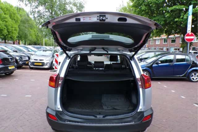 Toyota RAV4 (2016) thumbnail 12