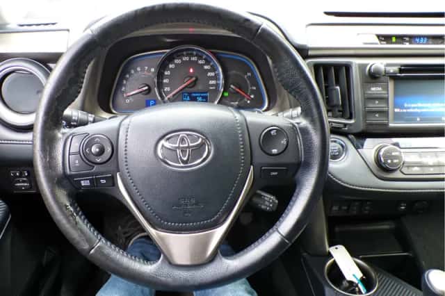 Toyota RAV4 (2016) thumbnail 18