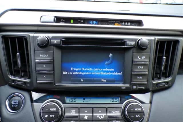 Toyota RAV4 (2016) thumbnail 23
