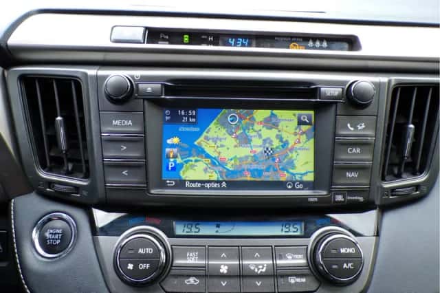 Toyota RAV4 (2016) thumbnail 24