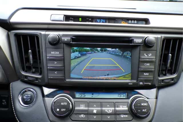 Toyota RAV4 (2016) thumbnail 25