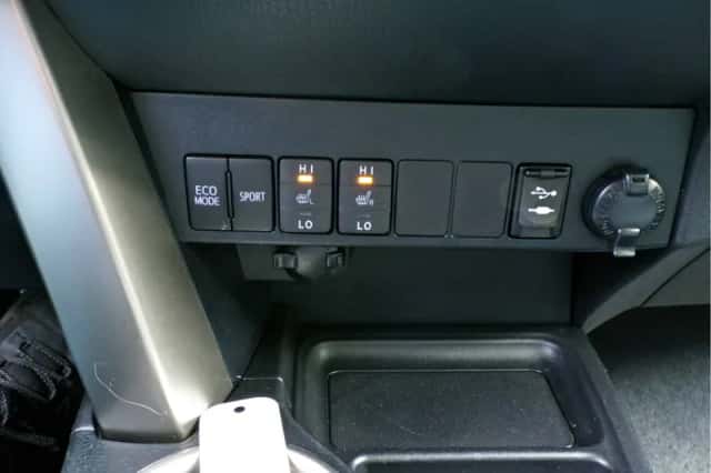 Toyota RAV4 (2016) thumbnail 26
