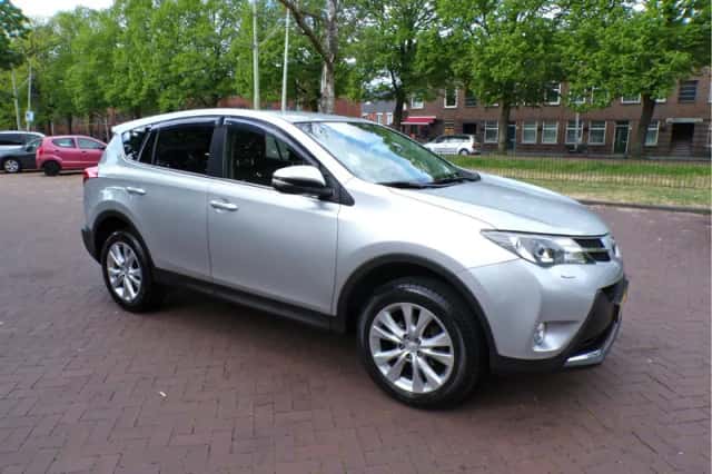 Toyota RAV4 (2016) thumbnail 6