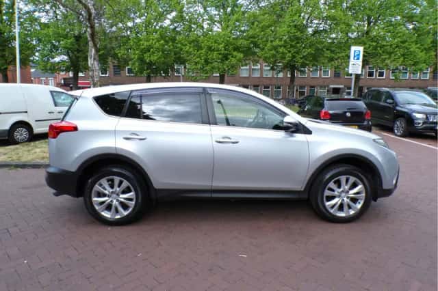 Toyota RAV4 (2016) thumbnail 7