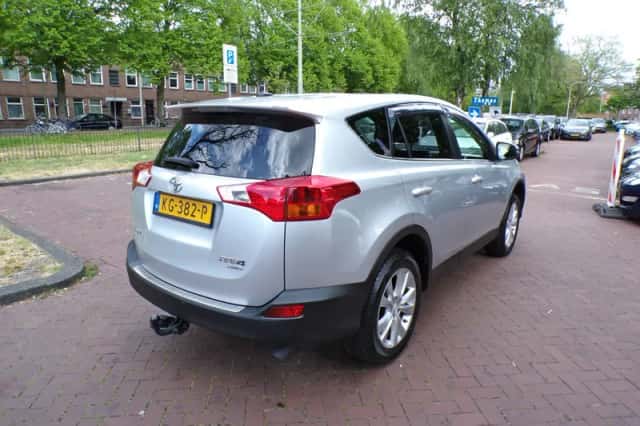 Toyota RAV4 (2016) thumbnail 8