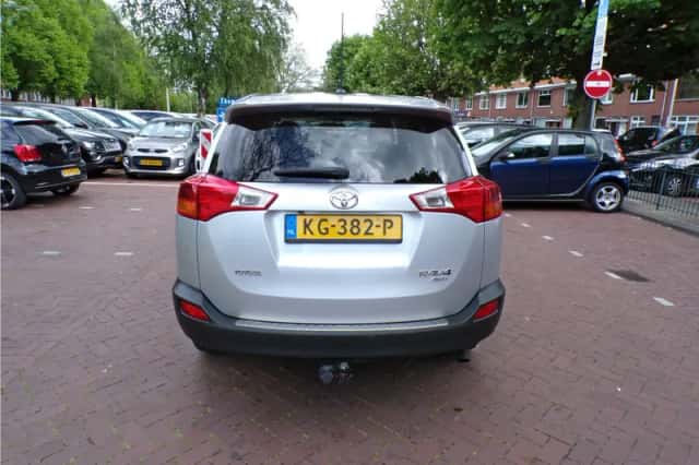 Toyota RAV4 (2016) thumbnail 9