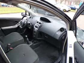 Toyota Yaris (2009) thumbnail 13