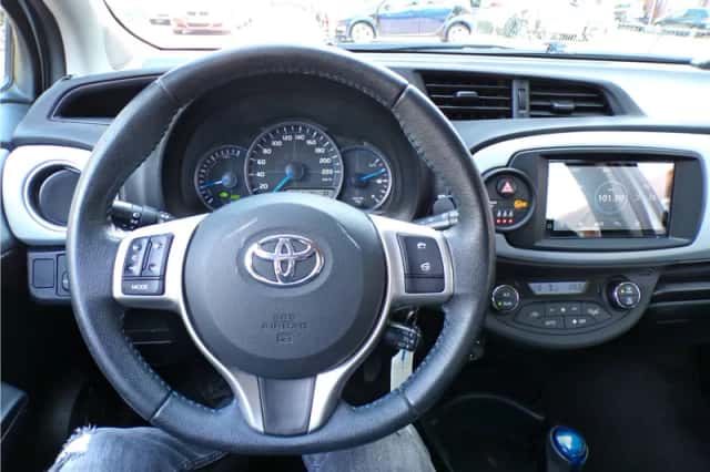 Toyota Yaris (2014) thumbnail 15