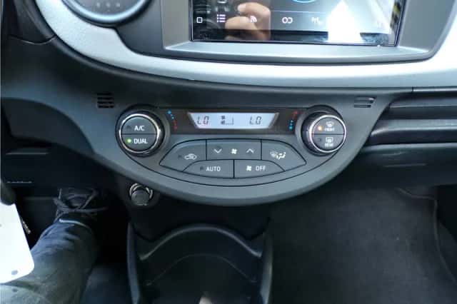 Toyota Yaris (2014) thumbnail 20