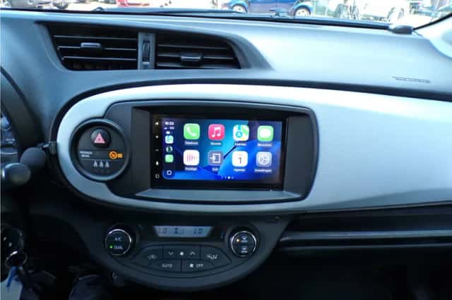 Toyota Yaris (2014) thumbnail 3