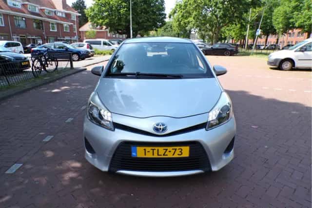 Toyota Yaris (2014) thumbnail 4