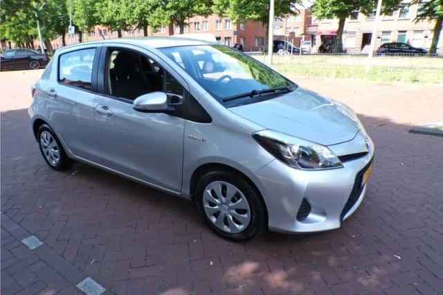 Toyota Yaris (2014) thumbnail 5