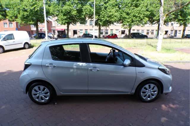 Toyota Yaris (2014) thumbnail 6