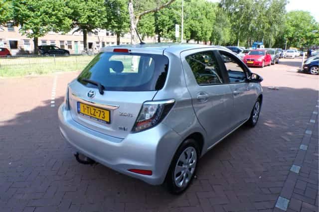 Toyota Yaris (2014) thumbnail 7