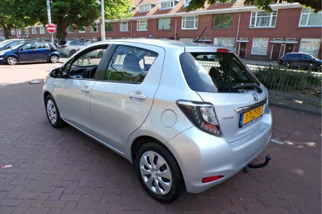 Toyota Yaris (2014) thumbnail 9