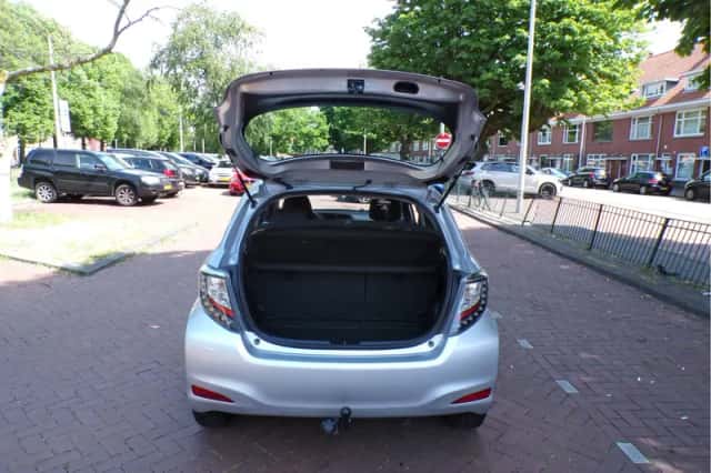 Toyota Yaris (2014) thumbnail 10