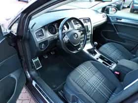 Volkswagen Golf (2015) thumbnail 3
