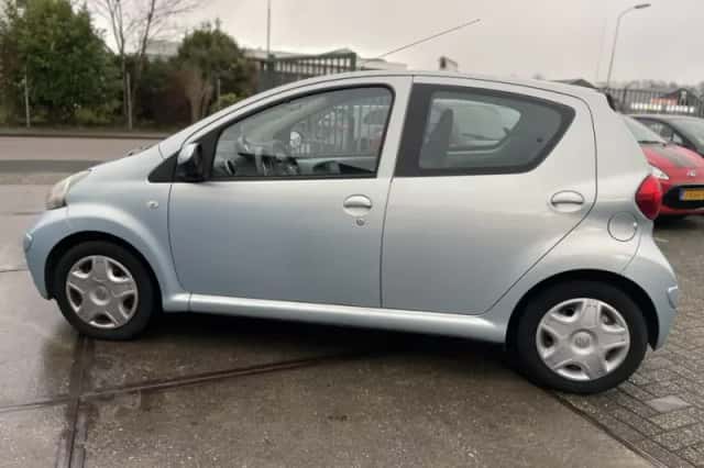 Toyota Aygo (2006) thumbnail 3
