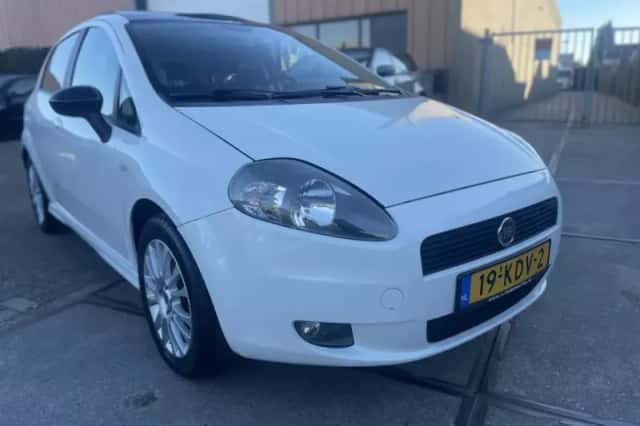 Fiat Grande Punto (2009) thumbnail 2