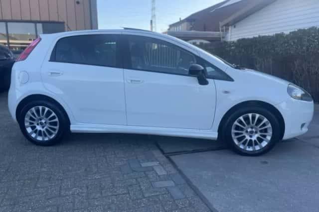Fiat Grande Punto (2009) thumbnail 4